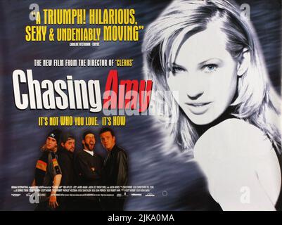 Jason Mewes, Kevin Smith, Jason Lee, Ben Affleck & Joey Lauren Adams Poster Film: Chasing Amy (USA 1997) Charaktere: Jay, Silent Bob, Banky Edwards, Holden McNeil, Alyssa Jones Regie: Kevin Smith 23 January 1997 **WARNUNG** Dieses Foto ist nur für redaktionelle Verwendung bestimmt und unterliegt dem Copyright von VIEW SCHRÄG PRODUZIERTEN PRODUKTIONEN und/oder dem Fotografen, der von der Film oder Production Company beauftragt wurde und kann nur von Publikationen im Zusammenhang mit der Bewerbung des oben genannten Films reproduziert werden. Für DIE ANZEIGE SCHIEF GEZEIGLICHER PRODUKTIONEN ist eine obligatorische Gutschrift erforderlich. Der Fotograf sollte auch bei Bekanntwerden des Fotos gutgeschrieben werden. Keine Kommunikation Stockfoto