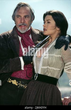 Stuart Wilson & Catherine Zeta-Jones Film: Die Maske des Zorro (USA/DE 1998) Charaktere: Don Rafael Montero, Elena Montero Regie: Martin Campbell 17 July 1998 **WARNUNG** Dieses Foto ist nur für redaktionelle Verwendung bestimmt und unterliegt dem Copyright von TRISTAR-BILDERN und/oder dem Fotografen, der von der Film- oder Produktionsfirma beauftragt wurde, und kann nur von Publikationen im Zusammenhang mit der Bewerbung des oben genannten Films reproduziert werden. Eine obligatorische Gutschrift für TRISTAR-BILDER ist erforderlich. Der Fotograf sollte auch bei Bekanntwerden des Fotos gutgeschrieben werden. Ohne schriftliche Genehmigung des Films C kann keine kommerzielle Nutzung gewährt werden Stockfoto