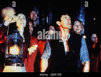 Amy Brenneman & Sylvester Stallone Film: Daylight (USA 1996) Charaktere: Madelyne Thompson, Kit Latura Regie: Rob Cohen 06 December 1996 **WARNUNG** Dieses Foto ist nur für redaktionelle Verwendung bestimmt und unterliegt dem Copyright von UNIVERSAL-BILDERN und/oder dem Fotografen, der von der Film- oder Produktionsfirma beauftragt wurde und darf nur von Publikationen im Zusammenhang mit der Bewerbung des oben genannten Films reproduziert werden. Eine obligatorische Gutschrift für UNIVERSELLE BILDER ist erforderlich. Der Fotograf sollte auch bei Bekanntwerden des Fotos gutgeschrieben werden. Ohne schriftliche Genehmigung der Film Company kann keine kommerzielle Nutzung gewährt werden. Stockfoto