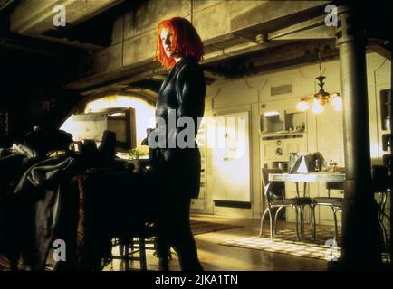 Milla Jovovovich Film: Das fünfte Element (Le cinquième élément) Charaktere: Leeloo Fr 1997, Regie: Luc Besson 07 May 1997 **WARNUNG** Dieses Foto ist nur für redaktionelle Zwecke bestimmt und unterliegt dem Copyright von GAUMONT und/oder des Fotografen, der von der Film- oder Produktionsfirma beauftragt wurde, und kann nur von Publikationen im Zusammenhang mit der Bewerbung des oben genannten Films reproduziert werden. Eine obligatorische Gutschrift an GAUMONT ist erforderlich. Der Fotograf sollte auch bei Bekanntwerden des Fotos gutgeschrieben werden. Ohne schriftliche Genehmigung der Film Company kann keine kommerzielle Nutzung gewährt werden. Stockfoto