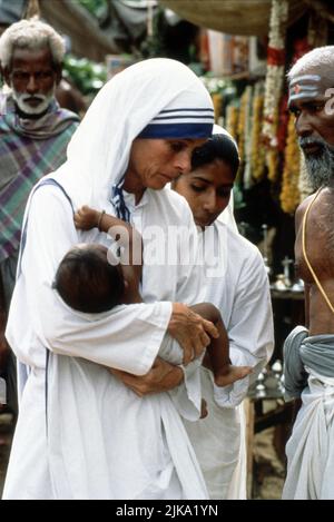 Geraldine Chaplin Film: Mother Teresa: In the Name of God'S Poor (USA/UK/DE 1997) Charaktere: Mother Theresa, Regie: Kevin Connor 05 October 1997 **WARNUNG** Dieses Foto ist nur für redaktionelle Zwecke bestimmt und unterliegt dem Copyright von MARKENZEICHEN und/oder dem Fotografen, der von der Film- oder Produktionsfirma beauftragt wurde, und kann nur von Publikationen im Zusammenhang mit der Bewerbung des oben genannten Films reproduziert werden. Eine obligatorische Gutschrift für DAS KENNZEICHEN ist erforderlich. Der Fotograf sollte auch bei Bekanntwerden des Fotos gutgeschrieben werden. Ohne schriftliche Genehmigung der Film Company kann keine kommerzielle Nutzung gewährt werden. Stockfoto