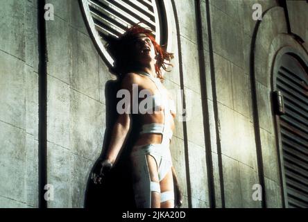 Milla Jovovovich Film: Das fünfte Element (Le cinquième élément) Charaktere: Leeloo Fr 1997, Regie: Luc Besson 07 May 1997 **WARNUNG** Dieses Foto ist nur für redaktionelle Zwecke bestimmt und unterliegt dem Copyright von GAUMONT und/oder des Fotografen, der von der Film- oder Produktionsfirma beauftragt wurde, und kann nur von Publikationen im Zusammenhang mit der Bewerbung des oben genannten Films reproduziert werden. Eine obligatorische Gutschrift an GAUMONT ist erforderlich. Der Fotograf sollte auch bei Bekanntwerden des Fotos gutgeschrieben werden. Ohne schriftliche Genehmigung der Film Company kann keine kommerzielle Nutzung gewährt werden. Stockfoto