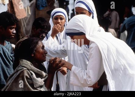 Geraldine Chaplin Film: Mother Teresa: In the Name of God'S Poor (USA/UK/DE 1997) Charaktere: Mother Theres Regie: Kevin Connor 05 October 1997 **WARNUNG** Dieses Foto ist nur für redaktionelle Zwecke bestimmt und unterliegt dem Copyright von MARKENZEICHEN und/oder dem Fotografen, der von der Film- oder Produktionsfirma beauftragt wurde, und kann nur von Publikationen im Zusammenhang mit der Bewerbung des oben genannten Films reproduziert werden. Eine obligatorische Gutschrift für DAS KENNZEICHEN ist erforderlich. Der Fotograf sollte auch bei Bekanntwerden des Fotos gutgeschrieben werden. Ohne schriftliche Genehmigung der Film Company kann keine kommerzielle Nutzung gewährt werden. Stockfoto