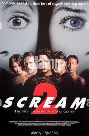 Courteney Cox, David Arquette, Neve Campbell, Jerry O'Connell, Jada Pinkett Smith Poster Film: Scream 2 (USA 1997) Charaktere: Gale Weathers,Dwight 'Dewey' Riley,Sidney Prescott,Derek Feldman, Regie: Wes Craven 10 December 1997 **WARNUNG** Dieses Foto ist nur für den redaktionellen Gebrauch bestimmt und unterliegt dem Copyright von DIMENSION FILMS und/oder des Fotografen, der von der Film- oder Produktionsfirma beauftragt wurde, und kann nur von Publikationen im Zusammenhang mit der Bewerbung des oben genannten Films reproduziert werden. Eine obligatorische Gutschrift für DIE DIMENSIONIERUNG VON FILMEN ist erforderlich. Der Fotograf sollte auch bei Bekanntwerden des Fotos gutgeschrieben werden. Kein CO Stockfoto