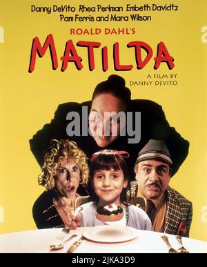 Rhea Perlman, Pam Ferris, Mara Wilson & Danny Devito Poster Film: Matilda (1997) Charaktere: Zinnia Wormwood,Agatha Trunchbull,Matilda Wormwood & Regie: Danny Devito 28 July 1996 **WARNUNG** Dieses Foto ist nur für den redaktionellen Gebrauch bestimmt und unterliegt dem Copyright von TRISTAR und/oder dem von der Film- oder Produktionsfirma beauftragten Fotografen.Es kann nur von Publikationen im Zusammenhang mit der Bewerbung des oben genannten Films reproduziert werden. Eine obligatorische Gutschrift an TRISTAR ist erforderlich. Der Fotograf sollte auch bei Bekanntwerden des Fotos gutgeschrieben werden. Eine kommerzielle Nutzung kann ohne schriftliche Genehmigung des FI nicht gewährt werden Stockfoto