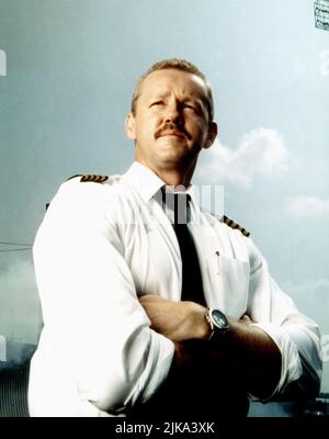 David Morse Film The Langoliers (1997) Charaktere: Captain Brian Engle Regie: Tom Holland 14. Mai 1995 **WARNUNG** dieses Foto ist nur für redaktionelle Zwecke bestimmt und unterliegt dem Urheberrecht der RECHTSCHREIBUNG und/oder des Fotografen, der von der Film- oder Produktionsgesellschaft zugewiesen wurde. Es kann nur durch Veröffentlichungen in Verbindung mit der Werbung für den obigen Film reproduziert werden. Es ist eine obligatorische Gutschrift für die SCHREIBWEISE erforderlich. Der Fotograf sollte ebenfalls angerechnet werden, wenn er bekannt ist. Ohne schriftliche Genehmigung der Film Company kann keine kommerzielle Nutzung gewährt werden. Stockfoto