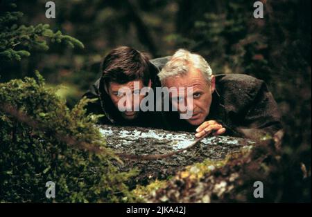 Alec Baldwin & Anthony Hopkins Film: The Edge (1997) Charaktere: Robert Green & Charles Morse Regie: Lee Tamahori 06. September 1997 **WARNUNG** Dieses Foto ist nur für redaktionelle Verwendung bestimmt und unterliegt dem Copyright von 20 CENTURY FOX und/oder des Fotografen, der von der Film- oder Produktionsfirma beauftragt wurde und darf nur durch Publikationen im Zusammenhang mit der Bewerbung des oben genannten Films reproduziert werden. Eine obligatorische Gutschrift an 20 CENTURY FOX ist erforderlich. Der Fotograf sollte auch bei Bekanntwerden des Fotos gutgeschrieben werden. Ohne schriftliche Genehmigung der Film Company kann keine kommerzielle Nutzung gewährt werden. Stockfoto