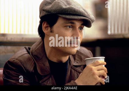 Johnny Depp Film: Donnie Brasco (1997) Charaktere: Donnie Brasco Regie: Mike Newell 28 February 1997 **WARNUNG** Dieses Foto ist nur für redaktionelle Zwecke bestimmt und unterliegt dem Copyright von TRISTAR und/oder dem von der Film- oder Produktionsfirma beauftragten Fotografen und kann nur von Publikationen im Zusammenhang mit der Bewerbung des oben genannten Films reproduziert werden. Eine obligatorische Gutschrift an TRISTAR ist erforderlich. Der Fotograf sollte auch bei Bekanntwerden des Fotos gutgeschrieben werden. Ohne schriftliche Genehmigung der Film Company kann keine kommerzielle Nutzung gewährt werden. Stockfoto