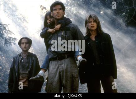 Jeremy Foley, Jamie Renee Smith, Pierce Brosnan & Linda Hamilton Film: Dante'S Peak (USA 1997) Charaktere: Graham Wando,Lauren Wando,Harry Dalton & Rachel Wando Regie: Roger Donaldson 07 February 1997 **WARNUNG** Dieses Foto ist nur für den redaktionellen Gebrauch bestimmt und unterliegt dem Copyright von UNIVERSAL-BILDERN und/oder dem Fotografen, der von der Film- oder Produktionsfirma beauftragt wurde und darf nur von Publikationen im Zusammenhang mit der Bewerbung des oben genannten Films reproduziert werden. Eine obligatorische Gutschrift für UNIVERSELLE BILDER ist erforderlich. Der Fotograf sollte auch bei Bekanntwerden des Fotos gutgeschrieben werden. Keine kommerzielle Nutzung kann g sein Stockfoto