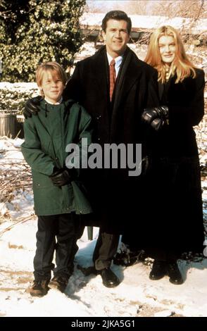 Brawley Nolte, Mel Gibson, Rene Russo Film: Ransom (1996) Charaktere: Sean Mullen,Tom Mullen,Kate Mullen Regie: Ron Howard, 08. November 1996 **WARNUNG** Dieses Foto ist nur für redaktionelle Zwecke bestimmt und unterliegt dem Copyright von TOUCHSTONE und/oder des Fotografen, der von der Film- oder Produktionsfirma beauftragt wurde, und kann nur von Publikationen im Zusammenhang mit der Bewerbung des oben genannten Films reproduziert werden. Ein obligatorischer Credit to TOUCHSTONE ist erforderlich. Der Fotograf sollte auch bei Bekanntwerden des Fotos gutgeschrieben werden. Ohne schriftliche Genehmigung der Film Company kann keine kommerzielle Nutzung gewährt werden. Stockfoto