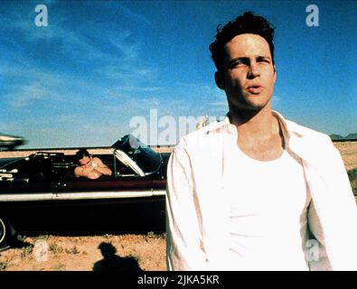 Jon Favreau & Vince Vaughn Film: Swingers (1996) Charaktere: Mike Peters & Trent Walker Regie: Doug Liman 31. August 1996 **WARNUNG** Dieses Foto ist nur für redaktionelle Zwecke bestimmt und unterliegt dem Copyright von PATHE und/oder des Fotografen, der von der Film- oder Produktionsfirma beauftragt wurde, und kann nur durch Publikationen im Zusammenhang mit der Bewerbung des oben genannten Films reproduziert werden. Eine obligatorische Gutschrift an PATHE ist erforderlich. Der Fotograf sollte auch bei Bekanntwerden des Fotos gutgeschrieben werden. Ohne schriftliche Genehmigung der Film Company kann keine kommerzielle Nutzung gewährt werden. Stockfoto