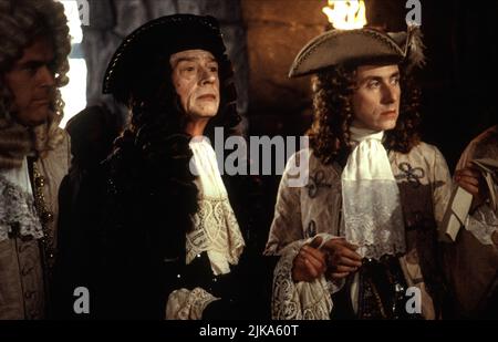 John Hurt & Tim Roth Film: Rob Roy (USA/UK 1995) Charaktere: James Graham, 1. Duke of Montrose & Archibald Cunningham Regie: Michael Caton-Jones 05. April 1995 **WARNUNG** Dieses Foto ist nur für den redaktionellen Gebrauch bestimmt und unterliegt dem Copyright von UNITED ARTISTS und/oder dem Fotografen, der von der Film- oder Produktionsfirma beauftragt wurde und darf nur von Publikationen im Zusammenhang mit der Bewerbung des oben genannten Films reproduziert werden. Eine obligatorische Gutschrift für UNITED ARTISTS ist erforderlich. Der Fotograf sollte auch bei Bekanntwerden des Fotos gutgeschrieben werden. Ohne schriftliche Genehmigung der Film Co. Kann keine kommerzielle Nutzung gewährt werden Stockfoto