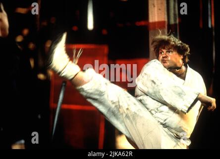 Chris Farley Film Beverly Hills Ninja (1997) Charaktere: Haru Regie: Dennis Dugan 17. Januar 1997 **WARNUNG** dieses Foto ist nur für redaktionelle Zwecke bestimmt und unterliegt dem Copyright von TRISTAR und/oder dem Fotografen, der von der Film- oder Produktionsgesellschaft beauftragt wurde. Es kann nur durch Veröffentlichungen in Verbindung mit der Werbung für den obigen Film reproduziert werden. Es ist eine obligatorische Gutschrift für TRISTAR erforderlich. Der Fotograf sollte ebenfalls angerechnet werden, wenn er bekannt ist. Ohne schriftliche Genehmigung der Film Company kann keine kommerzielle Nutzung gewährt werden. Stockfoto