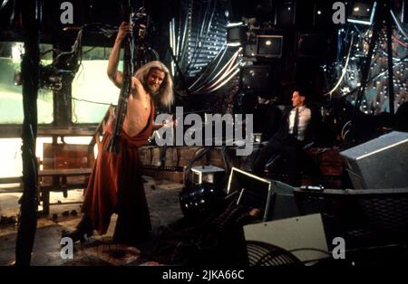 Dolph Lundgren & Keanu Reeves Film: Johnny Mnemonic (USA/CAN 1995) Charaktere: Street Preacher & Johnny Mnemonic Regie: Robert Longo 15 April 1995 **WARNUNG** Dieses Foto ist nur für redaktionelle Verwendung bestimmt und unterliegt dem Copyright von 20. CENTURY FOX und/oder des Fotografen, der von der Film- oder Produktionsfirma beauftragt wurde und darf nur durch Publikationen im Zusammenhang mit der Bewerbung des oben genannten Films reproduziert werden. Eine obligatorische Gutschrift an 20. CENTURY FOX ist erforderlich. Der Fotograf sollte auch bei Bekanntwerden des Fotos gutgeschrieben werden. Ohne schriftliche Genehmigung der Film Company kann keine kommerzielle Nutzung gewährt werden. Stockfoto