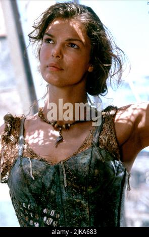 Jeanne Tripplehorn Film: Waterworld (1995) Charaktere: Helen Regie: Kevin Reynolds 28 July 1995 **WARNUNG** Dieses Foto ist nur für den redaktionellen Gebrauch bestimmt und unterliegt dem Copyright von UNIVERSAL und/oder des Fotografen, der von der Film- oder Produktionsfirma beauftragt wurde und darf nur von Publikationen im Zusammenhang mit der Bewerbung des oben genannten Films reproduziert werden. Eine obligatorische Gutschrift an UNIVERSAL ist erforderlich. Der Fotograf sollte auch bei Bekanntwerden des Fotos gutgeschrieben werden. Ohne schriftliche Genehmigung der Film Company kann keine kommerzielle Nutzung gewährt werden. Stockfoto