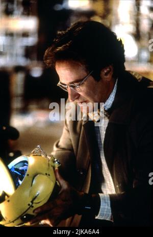 Robin Williams Film Flubber (1997) Charaktere: Professor Philip Brainard Regie: Les Mayfield 16. November 1997 **WARNUNG** dieses Foto ist nur für redaktionelle Zwecke bestimmt und unterliegt dem Urheberrecht von WALT DISNEY und/oder dem Fotografen, der von der Film or Production Company beauftragt wurde. Es ist eine obligatorische Gutschrift für WALT DISNEY erforderlich. Der Fotograf sollte ebenfalls angerechnet werden, wenn er bekannt ist. Ohne schriftliche Genehmigung der Film Company kann keine kommerzielle Nutzung gewährt werden. Stockfoto
