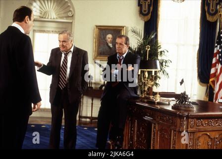 Dan Aykroyd, Jack Lemmon & James Garner Film: My Fellow Americans (USA 1996) Charaktere: Präsident William Haney, Präsident Russell P. Kramer, Präsident Matt Douglas Regie: Peter Segal 20. Dezember 1996 **WARNUNG** Dieses Foto ist nur für redaktionelle Zwecke bestimmt und unterliegt dem Copyright von WARNER BROS. Und/oder des Fotografen, der von der Film- oder Produktionsfirma beauftragt wurde und nur durch Publikationen im Zusammenhang mit der Bewerbung des oben genannten Films reproduziert werden kann. Eine obligatorische Gutschrift an WARNER BROS. Ist erforderlich. Der Fotograf sollte auch bei Bekanntwerden des Fotos gutgeschrieben werden. Mit kann keine kommerzielle Nutzung gewährt werden Stockfoto