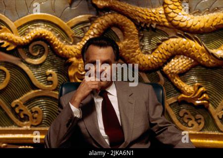 Tom Wilkinson Film: Rush Hour (USA 1998) Charaktere: Thomas Griffin Regie: Brett Ratner 18. September 1998 **WARNUNG** Dieses Foto ist nur für redaktionelle Zwecke bestimmt und unterliegt dem Copyright der NEUEN LINIE und/oder des Fotografen, der von der Film- oder Produktionsfirma beauftragt wurde, und kann nur von Publikationen im Zusammenhang mit der Bewerbung des oben genannten Films reproduziert werden. Eine obligatorische Gutschrift für NEUE POSITION ist erforderlich. Der Fotograf sollte auch bei Bekanntwerden des Fotos gutgeschrieben werden. Ohne schriftliche Genehmigung der Film Company kann keine kommerzielle Nutzung gewährt werden. Stockfoto