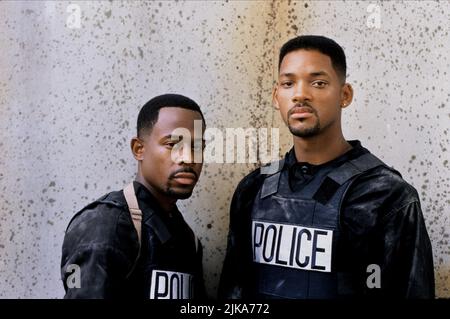 Martin Lawrence & will Smith Film: Bad Boys (USA 1995) Charaktere: Marcus Burnett, Mike Lowrey Regie: Michael Bay 07. April 1995 **WARNUNG** Dieses Foto ist nur für redaktionelle Zwecke bestimmt und unterliegt dem Copyright von COLUMBIA und/oder des Fotografen, der von der Film- oder Produktionsfirma beauftragt wurde und darf nur von Publikationen im Zusammenhang mit der Bewerbung des oben genannten Films reproduziert werden. Eine obligatorische Gutschrift an COLUMBIA ist erforderlich. Der Fotograf sollte auch bei Bekanntwerden des Fotos gutgeschrieben werden. Ohne schriftliche Genehmigung der Film Company kann keine kommerzielle Nutzung gewährt werden. Stockfoto