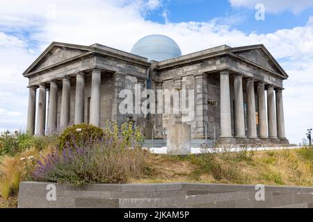 Calton Hill Edinburgh, verwandelte City Observatory Complex in den kollektiven Kunst- und Ausstellungsraum, Schottland, UK Sommer 2022 Stockfoto