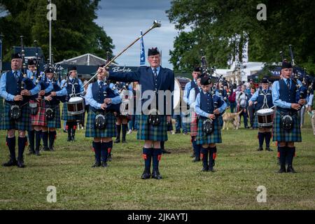 Vene of Atholl Pipe Band auf der GWCT Scottish Game Fair 2022, Scone Palace, Perthshire Stockfoto