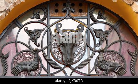 Detail einer Fassade des alten Gebäudes in Lviv Ukraine Stockfoto