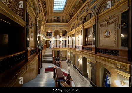 Der Saal des Nationalen Akademischen Opern- und Balletttheaters Lviv in der Ukraine Stockfoto