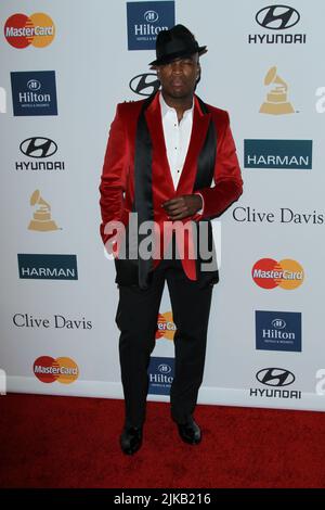 BEVERLY HILLS, CA - 11. FEBRUAR: Ne-Yo kommt am 11. Februar 2012 in Beverly Hills, Kalifornien, bei der Pre-GRAMMY Gala der Clive Davis und der Recording Academy 2012 an und würdigt Richard Branson im Beverly Hilton Hotel. Menschen: Ne-Yo Stockfoto