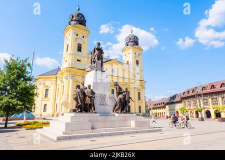 Reformierte große Kirche von Debrecen, Lajos Kossuth Gedenkstatue, Kossuth Lajos ter, Debrecen, Ungarn Stockfoto