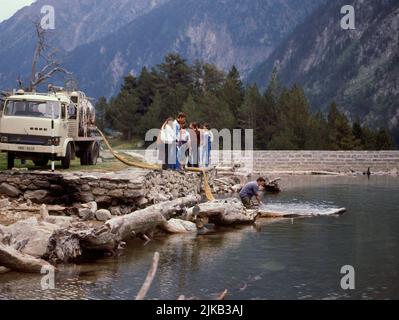 LAGO SAN MAURICIO-REPOBLACION TRUCHAS. LAGE: PARQUE NACIONAL DE AIGÜES TORTES. Espot. Lerida. SPANIEN. Stockfoto