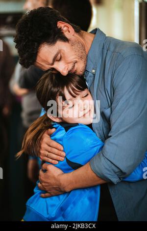 ANTONIO PAGUDO und LUNA FULGENCIO in den HELDEN DE BARRIO (2022), Regie: ANGELES REINE. Bild: Spal Films / Álamo Producciones Audiovisuales / Album Stockfoto