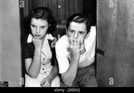 FREDDIE BARTHOLOMEW und JUDY GARLAND in LISTEN, DARLING (1938), Regie EDWIN L. MARIN. Kredit: Metro-Goldwyn-Mayer (MGM) / Album Stockfoto