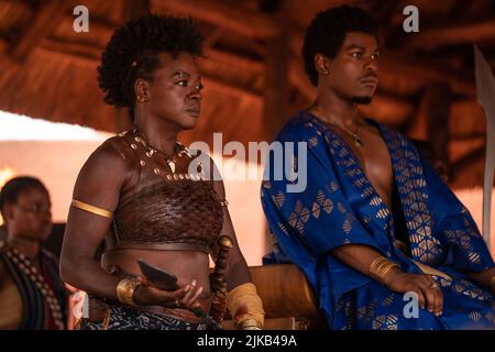 VIOLA DAVIS und JOHN BOYEGA in THE WOMAN KING (2022), Regie: GINA PRINCE-BYTHEWOOD. Kredit: TriStar Productions / Album Stockfoto