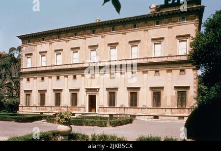 FACHADA DE LA VILLA FARNESINA - SIGLO XVI - RENACIMIENTO ITALIANO. Autor: Peruzzi Baldassarre. Lage: VILLA FARNESINA. Rom. ITALIEN. Stockfoto