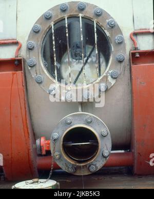 VENTANA DEL CAMION CISTERNA CON TRUCHAS PARA REPOBLAR EL LAGO SAN MAURICIO. LAGE: PARQUE NACIONAL DE AIGÜES TORTES. Espot. Lerida. SPANIEN. Stockfoto