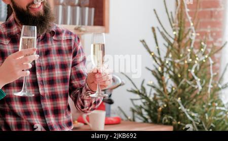 Romantische weihnachtsfeier Kerl Champagner Stockfoto