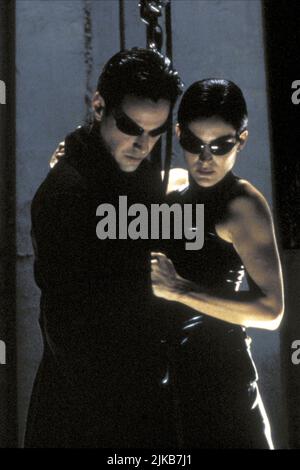 Keanu Reeves & Carrie-Anne Moss Film The Matrix (USA/aus 1999) Charaktere: NEO, Trinity Regie: Die Wachowski Brothers 31 März 1999 **WARNUNG** dieses Foto ist nur für redaktionelle Zwecke bestimmt und ist urheberrechtlich geschützt von WARNER BROS. Und/oder dem von der Film- oder Produktionsgesellschaft beauftragten Fotografen und dürfen nur durch Veröffentlichungen in Verbindung mit der Werbung für den oben genannten Film reproduziert werden. Eine obligatorische Gutschrift an WARNER BROS. Ist erforderlich. Der Fotograf sollte ebenfalls angerechnet werden, wenn er bekannt ist. Ohne schriftliche Genehmigung der Film Company kann keine kommerzielle Nutzung gewährt werden. Stockfoto