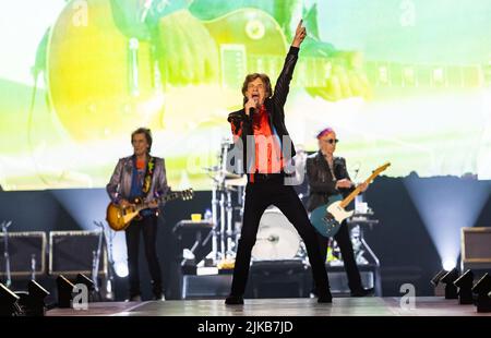 Stockholm, Schweden. 31.. Juli 2022. Ronnie Wood, Mick Jagger und Keith Richards von den Rolling Stones treten am 31. Juli 2022 in Stockholm, Schweden, in einem Konzert in der Friends Arena auf. Foto von Robert Eklund/Stella Pictures/ABACAPRESS.COM Quelle: Abaca Press/Alamy Live News Stockfoto