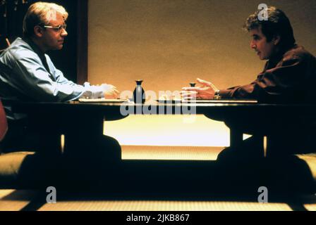 Russell Crowe & Al Pacino Film: The Insider (USA 1999) Charaktere: Jeffrey Wigand & Lowell Bergman Regie: Michael Mann 28. Oktober 1999 **WARNUNG** Dieses Foto ist nur für redaktionelle Zwecke bestimmt und unterliegt dem Copyright von TOUCHSTONE und/oder des Fotografen, der von der Film- oder Produktionsfirma beauftragt wurde und darf nur von Publikationen im Zusammenhang mit der Bewerbung des oben genannten Films reproduziert werden. Ein obligatorischer Credit to TOUCHSTONE ist erforderlich. Der Fotograf sollte auch bei Bekanntwerden des Fotos gutgeschrieben werden. Ohne schriftliche Genehmigung der Film Company kann keine kommerzielle Nutzung gewährt werden. Stockfoto