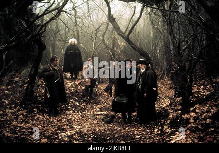 Jeffrey Jones, Casper Van Dien, Johnny Depp & Michael Gambon Film: Slatepy Hollow (1999) Charaktere: Reverend Steenwyck,Brom Van Brunt,Ichabod Crane & Baltus Van Tassel Regie: Tim Burton 17 November 1999 **WARNUNG** Dieses Foto ist nur für redaktionelle Zwecke bestimmt und unterliegt dem Copyright von PARAMOUNT PICTURES und/oder des Fotografen, der von der Film- oder Produktionsfirma beauftragt wurde und darf nur von Publikationen im Zusammenhang mit der Bewerbung des oben genannten Films reproduziert werden. Eine obligatorische Gutschrift für PARAMOUNT-BILDER ist erforderlich. Der Fotograf sollte auch bei Bekanntwerden des Fotos gutgeschrieben werden. Eine kommerzielle Nutzung ist nicht möglich Stockfoto