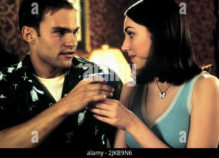 Seann William Scott & Edan Riegel Film: American Pie (1999) Charaktere: Steve Stifler & Regie: Paul Weitz 09 July 1999 **WARNUNG** Dieses Foto ist nur für redaktionelle Zwecke bestimmt und unterliegt dem Copyright von UNIVERSAL und/oder dem Fotografen, der von der Film- oder Produktionsfirma beauftragt wurde und darf nur von Publikationen im Zusammenhang mit der Bewerbung des oben genannten Films reproduziert werden. Eine obligatorische Gutschrift an UNIVERSAL ist erforderlich. Der Fotograf sollte auch bei Bekanntwerden des Fotos gutgeschrieben werden. Ohne schriftliche Genehmigung der Film Company kann keine kommerzielle Nutzung gewährt werden. Stockfoto