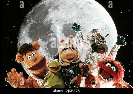 Fozzie,Kermit,Miss Piggy,Rizzo Film: Muppets from Space (USA 1999) Charaktere: ,,Miss Piggy, Regie: Tim Hill 14 July 1999 **WARNUNG** Dieses Foto ist nur für redaktionelle Verwendung bestimmt und unterliegt dem Copyright der FIRMA JIM HENSON und/oder des Fotografen, der von der Film- oder Produktionsfirma beauftragt wurde und kann nur durch Publikationen im Zusammenhang mit der Bewerbung des oben genannten Films reproduziert werden. Eine obligatorische Gutschrift an DIE FIRMA JIM HENSON ist erforderlich. Der Fotograf sollte auch bei Bekanntwerden des Fotos gutgeschrieben werden. Ohne schriftliche Genehmigung der Film Company kann keine kommerzielle Nutzung gewährt werden. Stockfoto