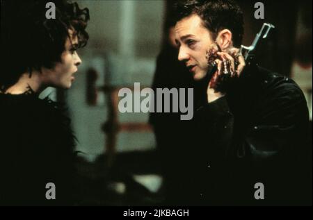 Helena Bonham Carter & Edward Norton Film Fight Club (USA/DE 1999) Charaktere: Marla Singer, der Sprecher Regisseur: David Fincher 10. September 1999 **WARNUNG** dieses Foto ist nur für redaktionelle Zwecke bestimmt und unterliegt dem Copyright von 20TH CENTURY FOX und/oder dem Fotografen, der von der Film or Production Company zugewiesen wurde. Es kann nur durch Veröffentlichungen in Verbindung mit der Werbung für den oben genannten Film reproduziert werden. Eine obligatorische Gutschrift für 20TH CENTURY FOX ist erforderlich. Der Fotograf sollte ebenfalls angerechnet werden, wenn er bekannt ist. Ohne schriftliche Genehmigung der Film Company kann keine kommerzielle Nutzung gewährt werden. Stockfoto