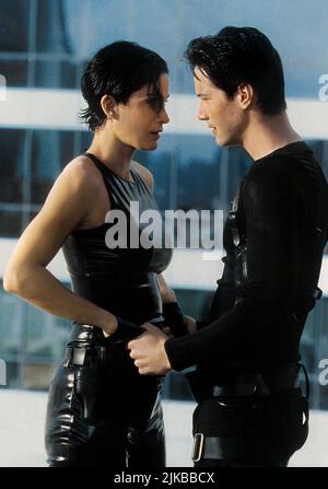 Carrie-Anne Moss Keanu Reeves Film The Matrix (USA/aus 1999) Charaktere: Trinity,Neo Regie: Die Wachowski Brothers 31 März 1999 **WARNUNG** dieses Foto ist nur für redaktionelle Zwecke bestimmt und ist urheberrechtlich geschützt von WARNER BROS. Und/oder dem von der Film- oder Produktionsgesellschaft beauftragten Fotografen und dürfen nur durch Veröffentlichungen in Verbindung mit der Werbung für den oben genannten Film reproduziert werden. Eine obligatorische Gutschrift an WARNER BROS. Ist erforderlich. Der Fotograf sollte ebenfalls angerechnet werden, wenn er bekannt ist. Ohne schriftliche Genehmigung der Film Company kann keine kommerzielle Nutzung gewährt werden. Stockfoto