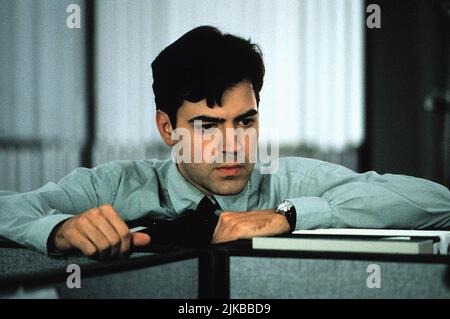 Ron Livingston Film: Office Space (1999) Charaktere: Peter Gibbons Regie: Mike Judge 19 February 1999 **WARNUNG** Dieses Foto ist nur für redaktionelle Verwendung bestimmt und unterliegt dem Copyright von 20 CENTURY FOX und/oder des Fotografen, die von der Film- oder Produktionsfirma beauftragt wurden.Es kann nur von Publikationen im Zusammenhang mit der Bewerbung des oben genannten Films reproduziert werden. Eine obligatorische Gutschrift an 20 CENTURY FOX ist erforderlich. Der Fotograf sollte auch bei Bekanntwerden des Fotos gutgeschrieben werden. Ohne schriftliche Genehmigung der Film Company kann keine kommerzielle Nutzung gewährt werden. Stockfoto