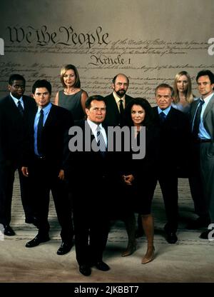 Dule Hill, Rob Lowe, Allison Janney, Martin Sheen, Richard Schiff, Stockard Channing, John Spencer, Janel Moloney Television: The West Wing : Season 1 (1999) Charaktere: Charlie Young,Sam Seaborn,Claudia Jean 'C.J.' Cregg,Präsident Josiah 'Jed' Bartlet,Toby Ziegler,Abbey Bartlet,Leo McGarry,Donna Moss 22 September 1999 **WARNUNG** Dieses Foto ist nur für den redaktionellen Gebrauch bestimmt und unterliegt dem Copyright von WARNER BROS. Und/oder dem von der Film- oder Produktionsfirma beauftragten Fotografen und kann nur durch Publikationen im Zusammenhang mit der Bewerbung des reproduziert werden Über Film. Eine obligatorische Gutschrift an Stockfoto