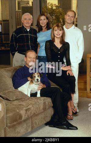 John Mahoney, Kelsey Grammer, Peri Gilpin, Jane Leeves, David Hyde Pierce Television: Frasier : Season 7 (TV-Serie) USA 1993-2004, / 7. Staffel, Saison 7 23. September 1999 **WARNUNG** Dieses Foto ist nur für redaktionelle Zwecke bestimmt und unterliegt dem Copyright des PARAMOUNT FERNSEHENS und/oder des Fotografen, der von der Film- oder Produktionsfirma beauftragt wurde, und kann nur von Publikationen im Zusammenhang mit der Bewerbung des oben genannten Films reproduziert werden. Eine obligatorische Gutschrift an PARAMOUNT TELEVISION ist erforderlich. Der Fotograf sollte auch bei Bekanntwerden des Fotos gutgeschrieben werden. Ohne schriftliche Genehmigung kann keine kommerzielle Nutzung gewährt werden Stockfoto