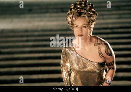 Jessica Lange Film: Titus (1999) Charaktere: Tamora Regie: Julie Taymor 25 December 1999 **WARNUNG** Dieses Foto ist nur für den redaktionellen Gebrauch bestimmt und unterliegt dem Copyright von FOX SEARCHLIGHT und/oder des Fotografen, der von der Film- oder Produktionsfirma beauftragt wurde und kann nur durch Publikationen im Zusammenhang mit der Bewerbung des oben genannten Films reproduziert werden. Eine obligatorische Gutschrift an FOX-SCHEINWERFER ist erforderlich. Der Fotograf sollte auch bei Bekanntwerden des Fotos gutgeschrieben werden. Ohne schriftliche Genehmigung der Film Company kann keine kommerzielle Nutzung gewährt werden. Stockfoto