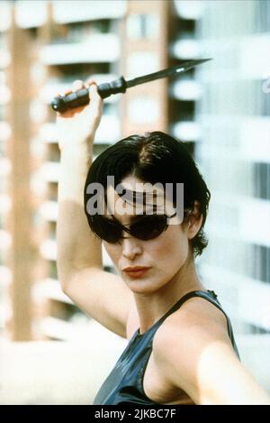 Carrie-Anne Moss Film The Matrix (USA/aus 1999) Charaktere: Trinity Regie: Die Wachowski Brothers 31 März 1999 **WARNUNG** dieses Foto ist nur für redaktionelle Zwecke bestimmt und ist urheberrechtlich geschützt von WARNER BROS. Und/oder dem von der Film- oder Produktionsgesellschaft beauftragten Fotografen und dürfen nur durch Veröffentlichungen in Verbindung mit der Werbung für den oben genannten Film reproduziert werden. Eine obligatorische Gutschrift an WARNER BROS. Ist erforderlich. Der Fotograf sollte ebenfalls angerechnet werden, wenn er bekannt ist. Ohne schriftliche Genehmigung der Film Company kann keine kommerzielle Nutzung gewährt werden. Stockfoto