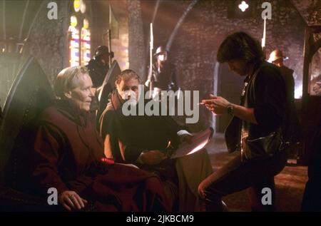 Peter O'Toole, Maximilian Schell & Christian Duguay Fernsehen: Jeanne d'Arc (TV-Miniserie) Charaktere: Bischof Cauchon, Bruder Jean le Maistre & Can 1999, Regie: Christian Duguay 15 May 1999 **WARNUNG** Dieses Foto ist nur für redaktionelle Zwecke bestimmt und unterliegt dem Copyright von CBS und/oder des Fotografen, der von der Film- oder Produktionsfirma beauftragt wurde und darf nur von Publikationen im Zusammenhang mit der Bewerbung des oben genannten Films reproduziert werden. Eine obligatorische Gutschrift an CBS ist erforderlich. Der Fotograf sollte auch bei Bekanntwerden des Fotos gutgeschrieben werden. Eine kommerzielle Nutzung kann ohne schriftliche Genehmigung des nicht gewährt werden Stockfoto